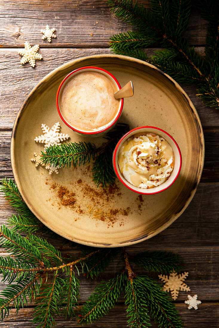 Warmer Kürbis-Smoothie mit Gewürzen und Sahne (weihnachtlich)