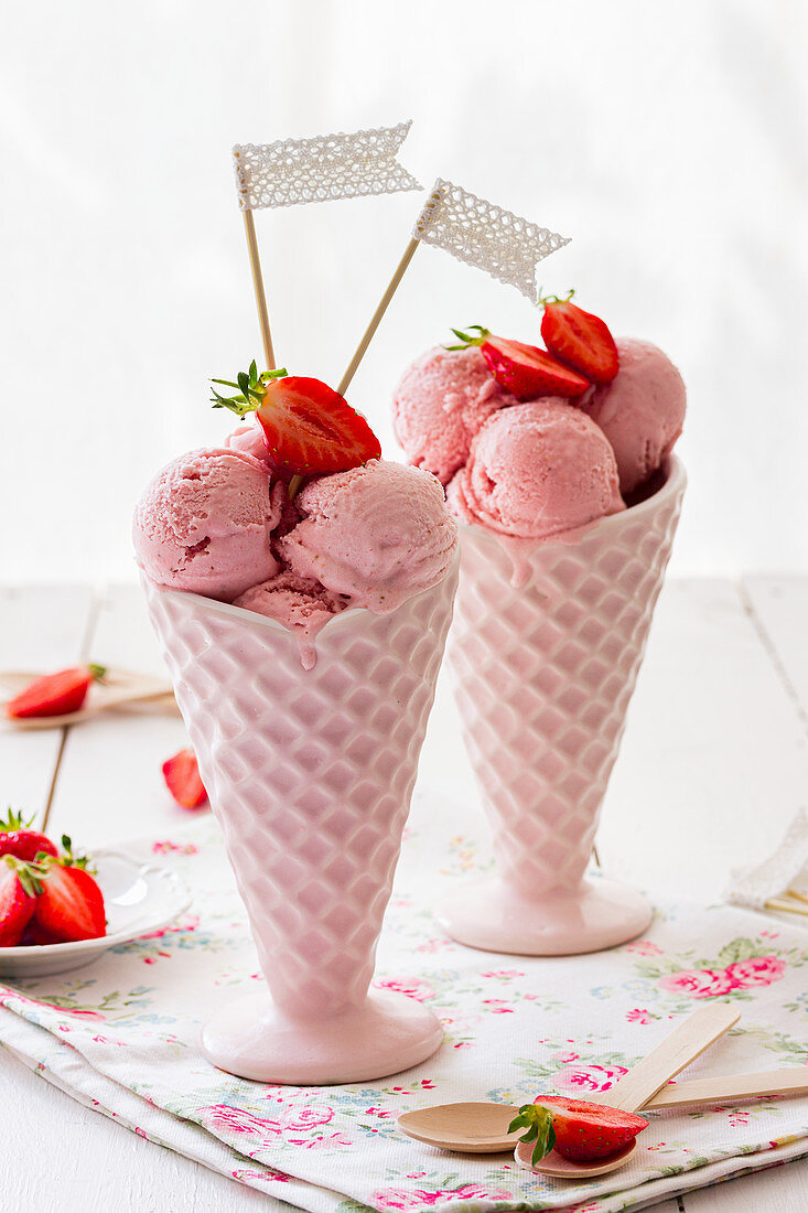 Strawberry ice cream in a mug