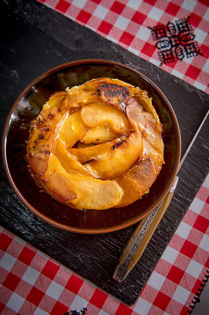 Tarte Tatin mit Apfel und Camembert