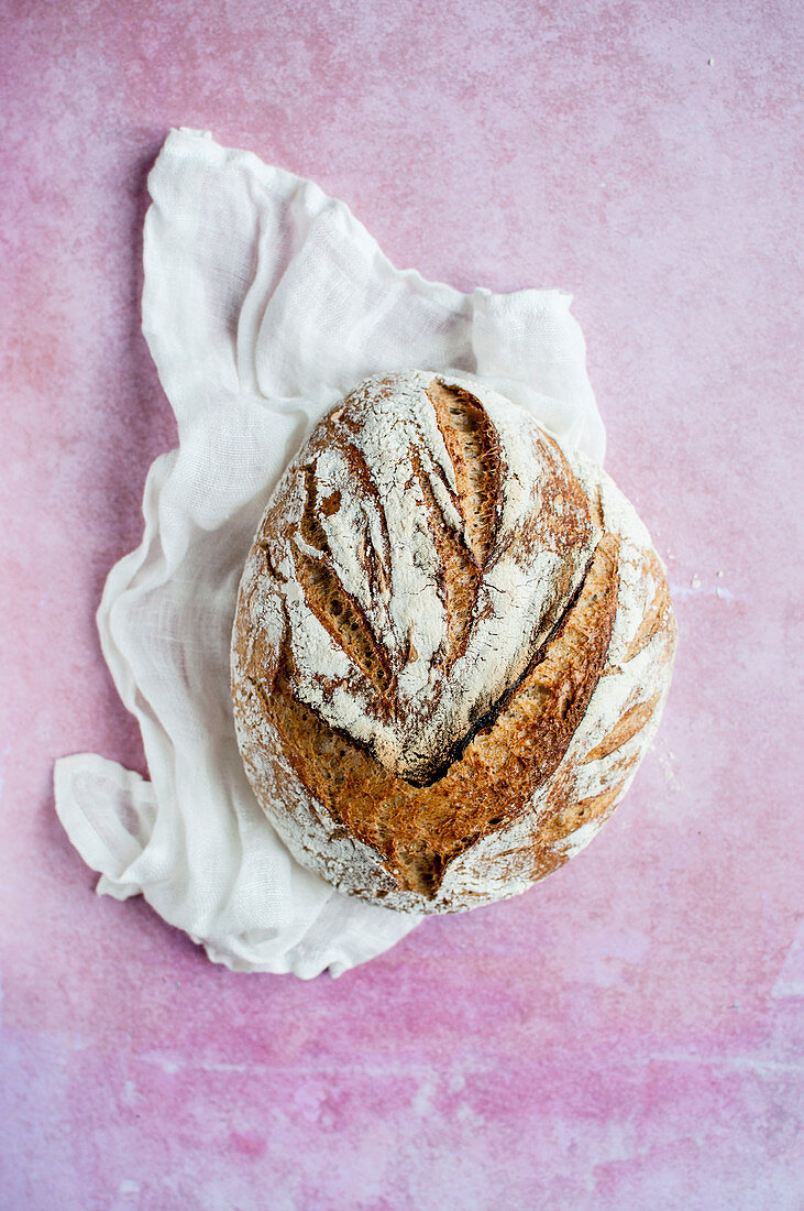 Ein Laib Weizensauerteigbrot