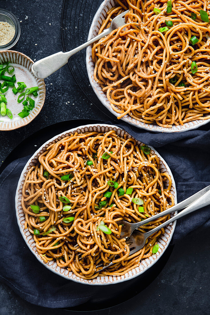 Asian pasta with scallions and sesam seeds