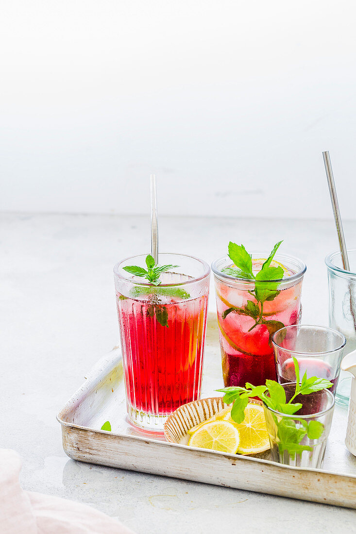 Summer cocktails with berries