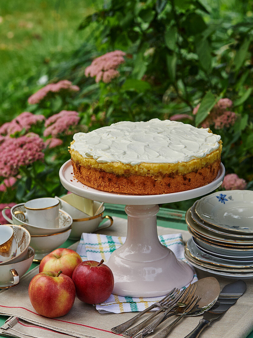 Apfelkuchen mit Vanille und Kardamom