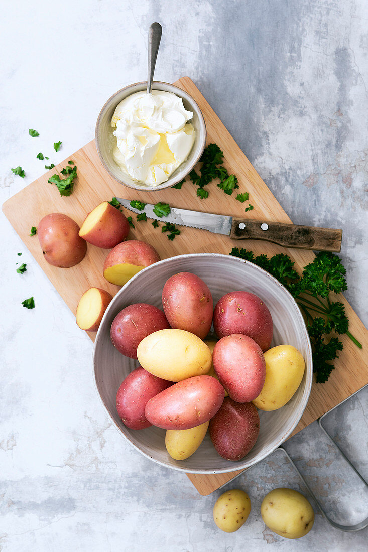 Ingredients for baked potatoes.