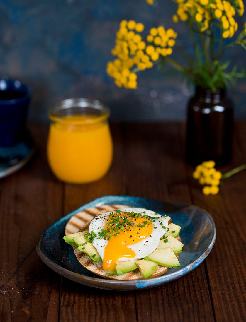 Bagel with avocado and egg