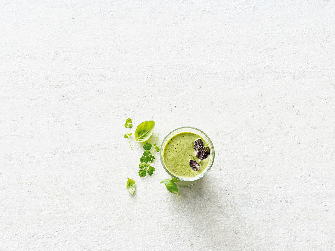 Hot Green Smoothie with spinach, lemongrass and ginger