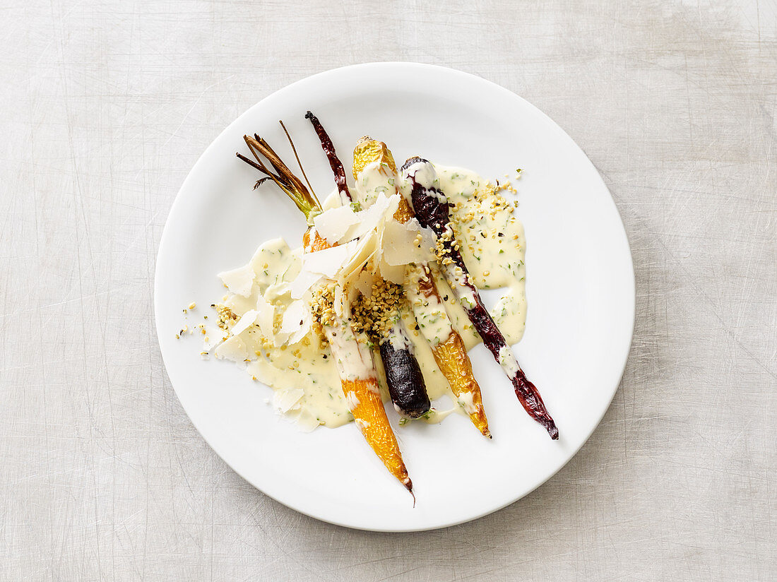 Colourful carrots with coconaise and hemp seeds