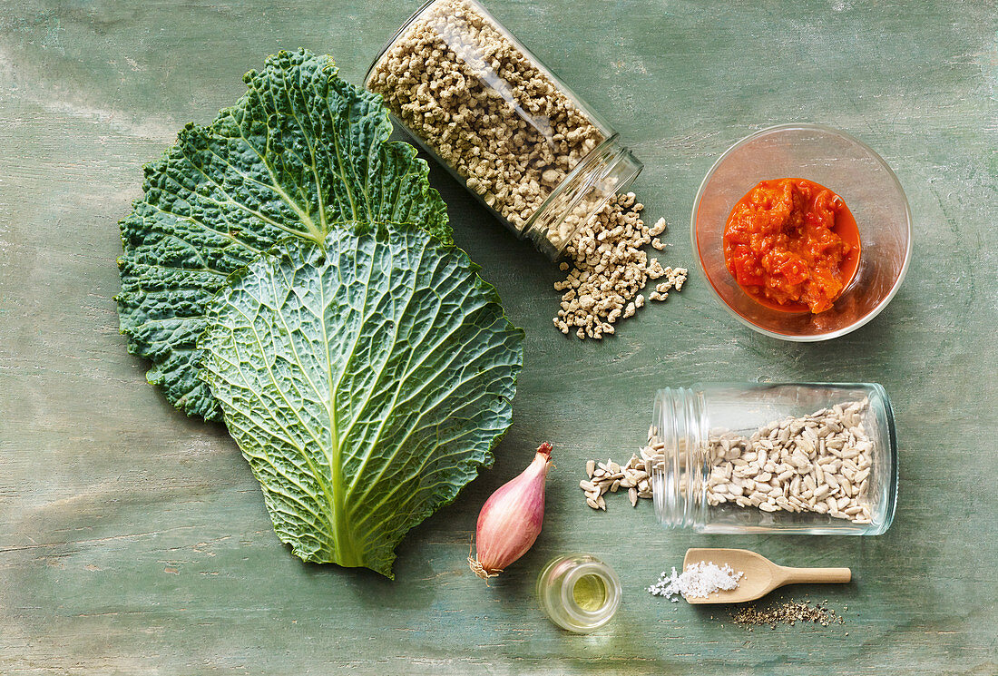 Ingredients for savoy cabbage roulades with minced meat substitute and sunflower seeds