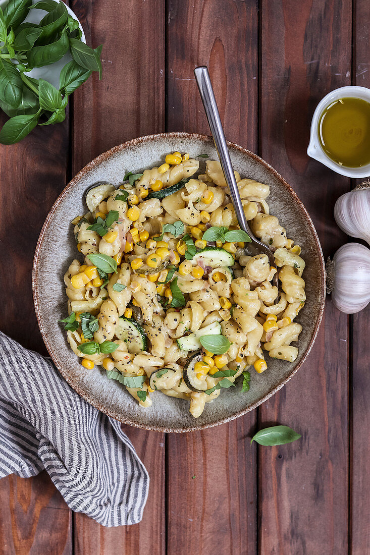 One-Pot-Zitronen-Pasta mit Zucchini und Mais (vegan)
