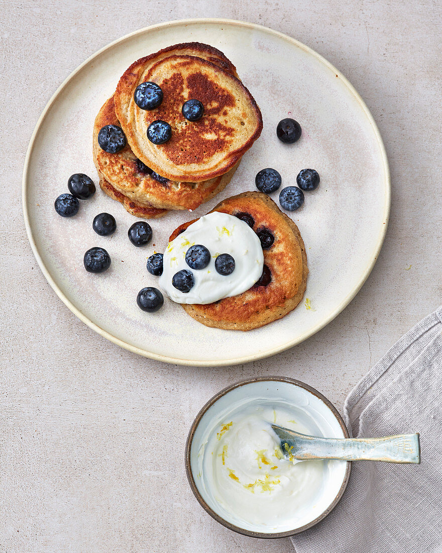 Oat pancakes with blueberries and yoghurt