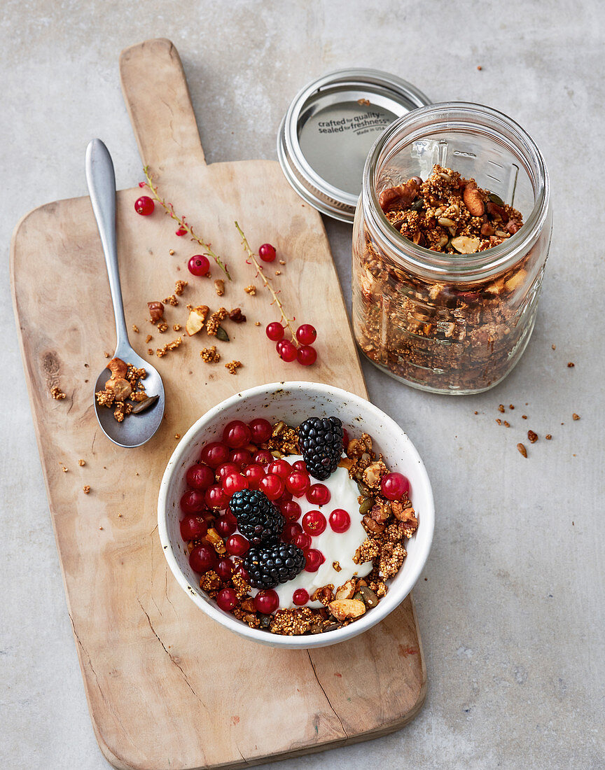 Crispy muesli with berries and goat’s milk yoghurt