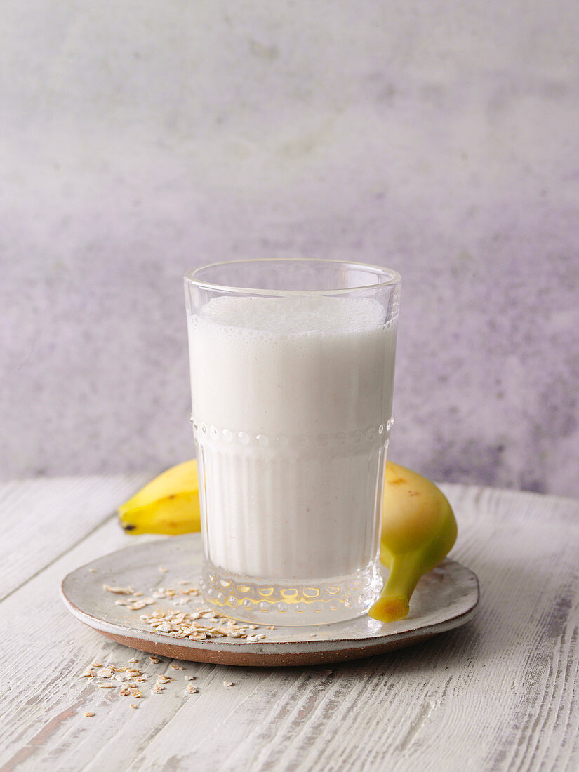 Banana-almond smoothie