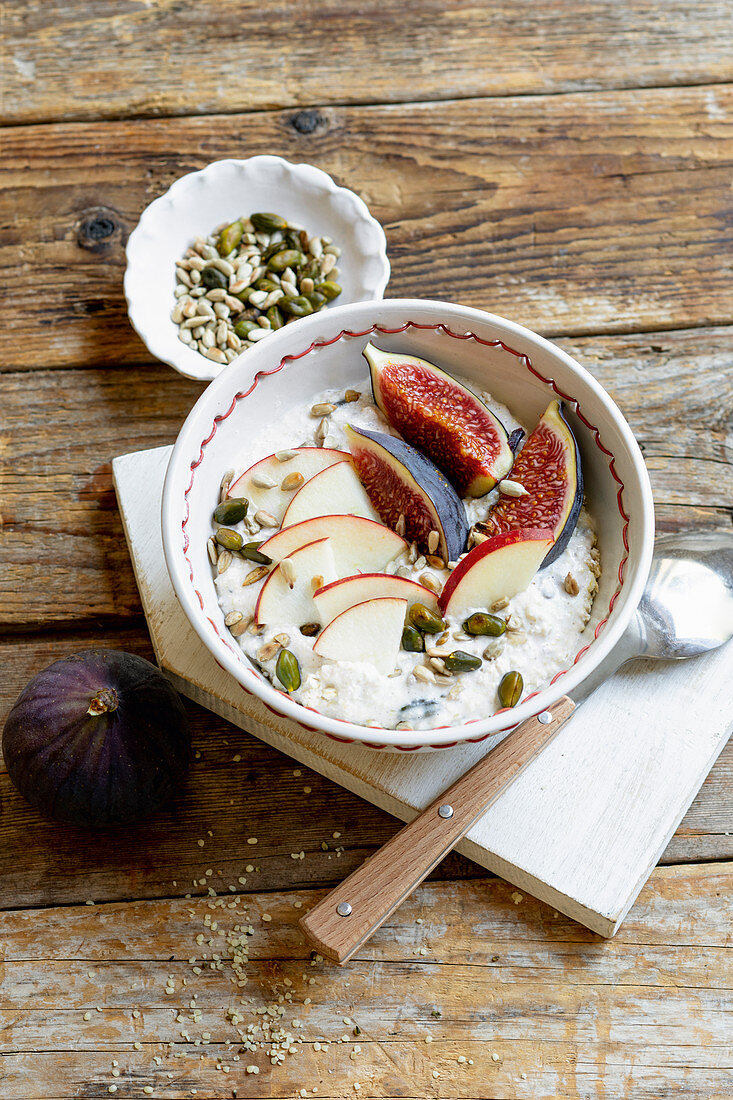 Autumn Quinoa Oat Skyr with figs and apple