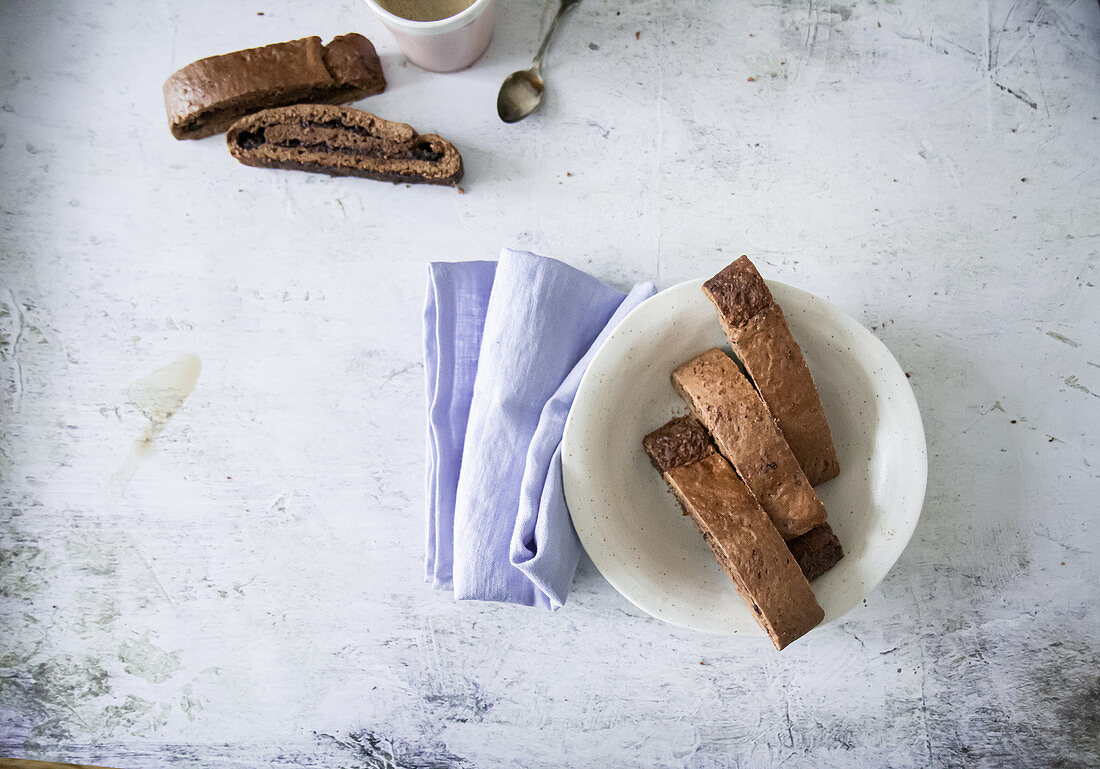 Biscotti mit Brombeermarmelade