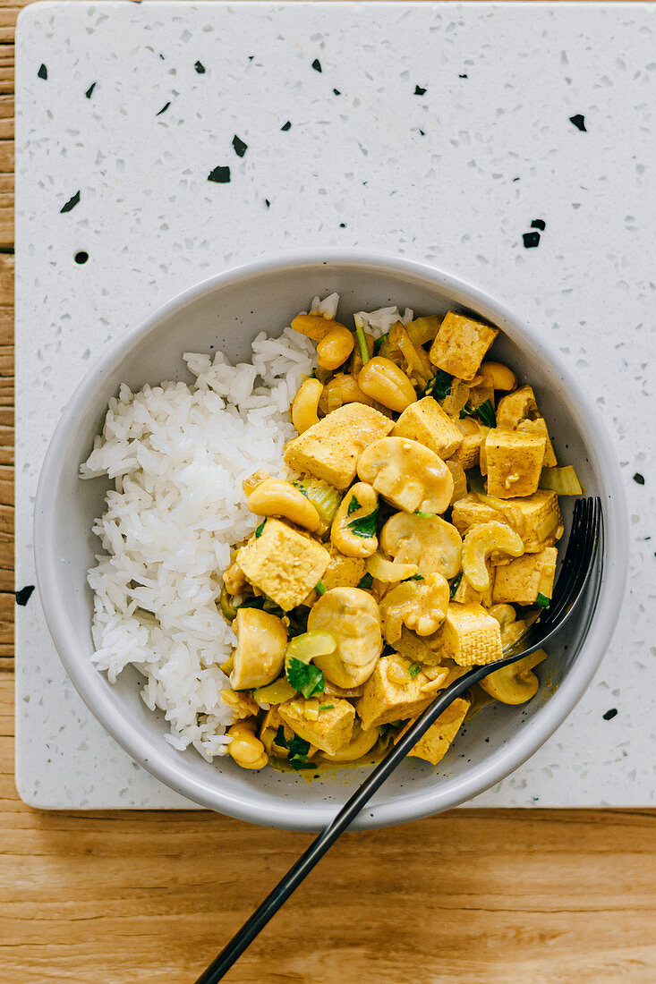 Vegan tofu curry with mushrooms and cashews