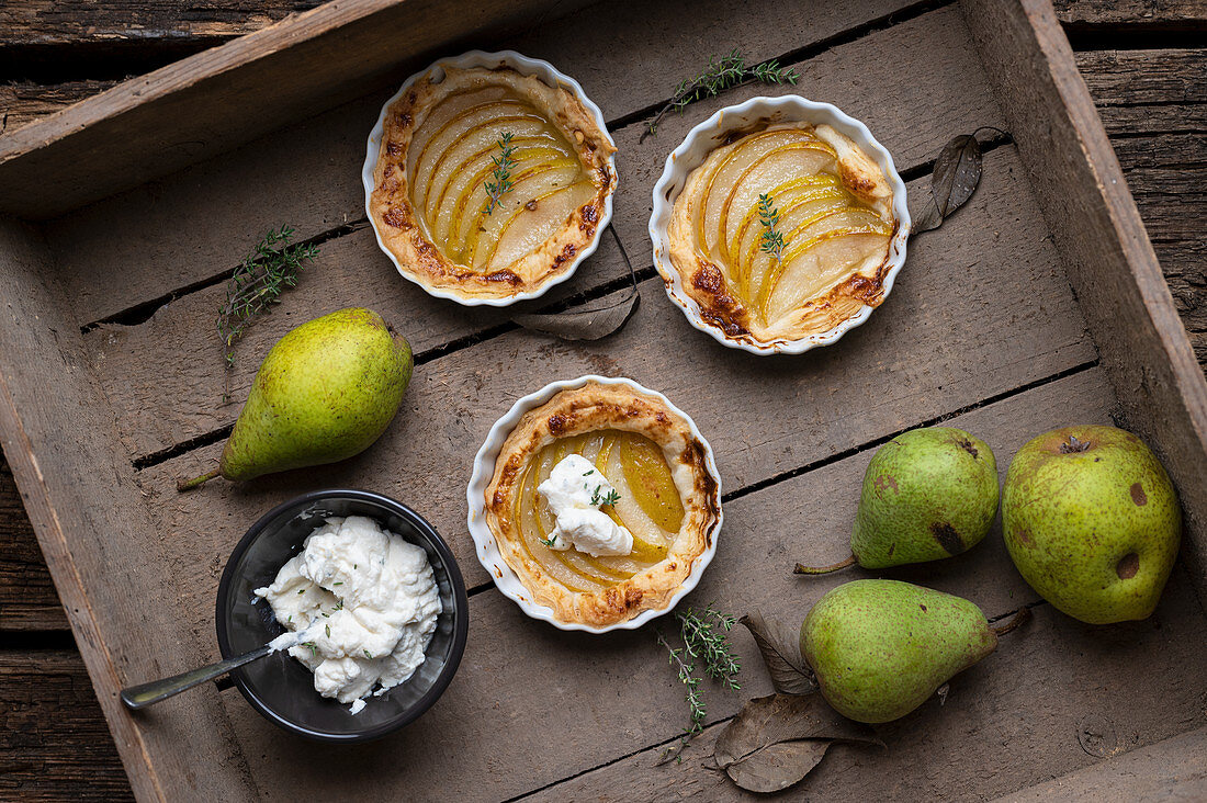 Pear tartelettes with fresh ricotta cheese