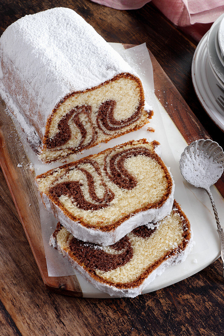 Marble babka with icing sugar