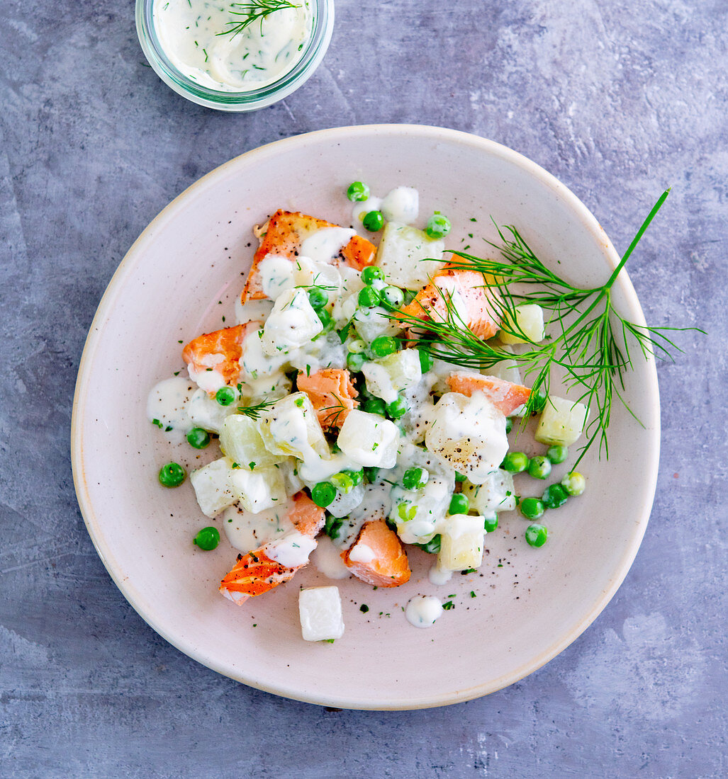 Kohlrabi-salmon with dill cream