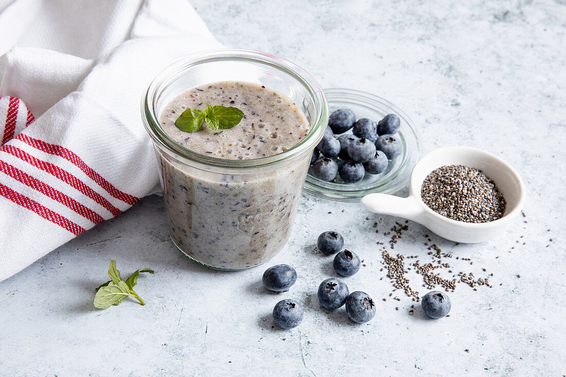 Blueberry smoothie with psyllium seeds