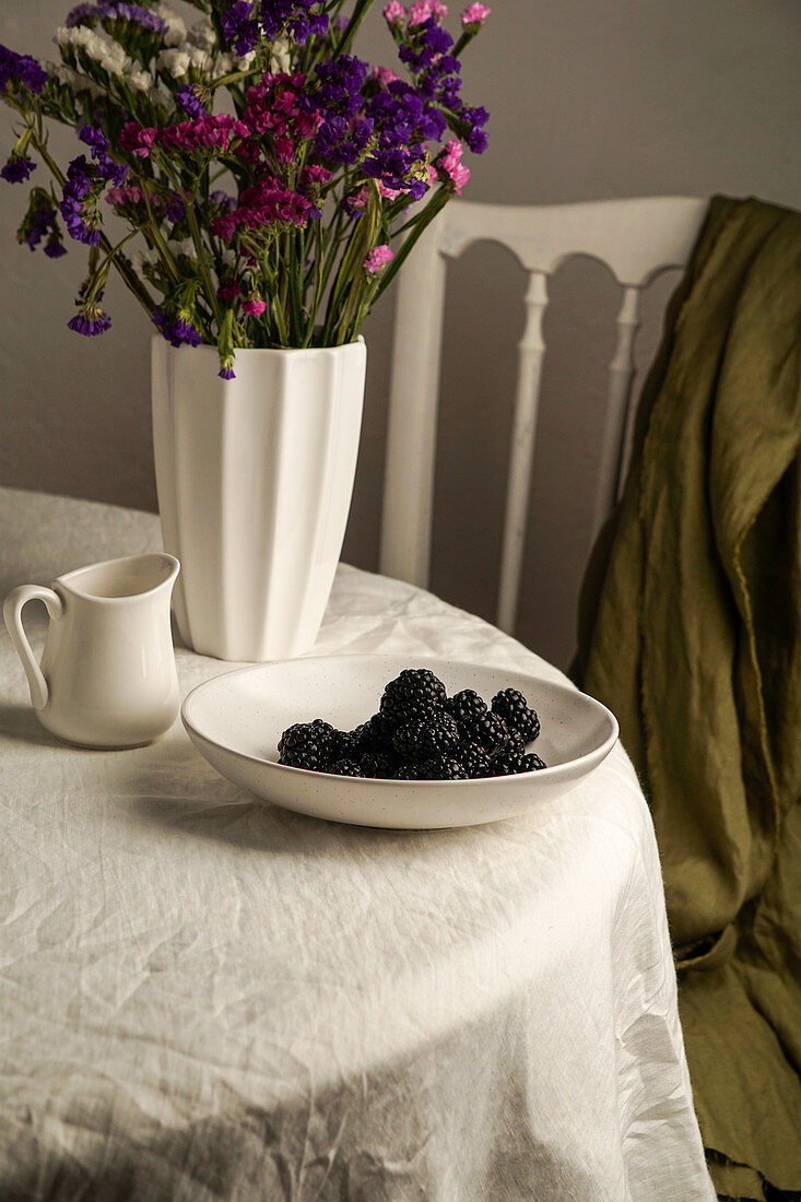 Blackberry in a white bowl on the linen clothtable