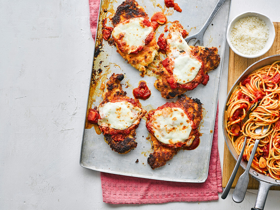 Hähnchen Parmigiana mit Spaghetti