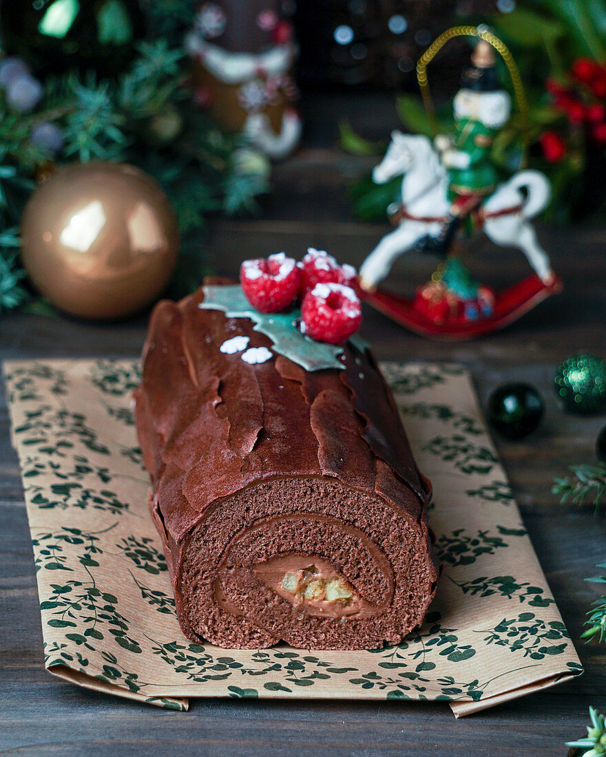 Yule log cake - Christmas Bûche de Noel
