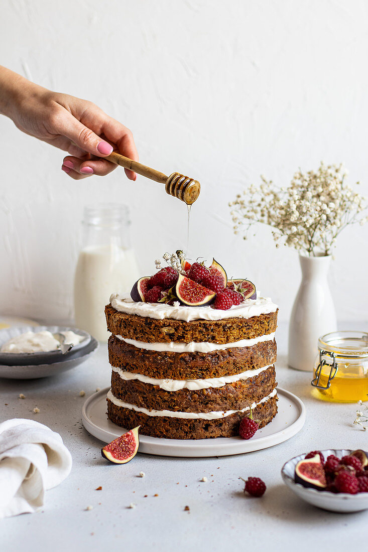 Naked carrot cake with honey
