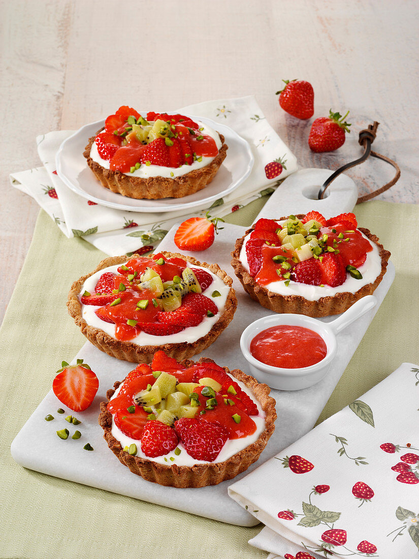 Erdbeer-Joghurt-Tartelettes mit Kiwi