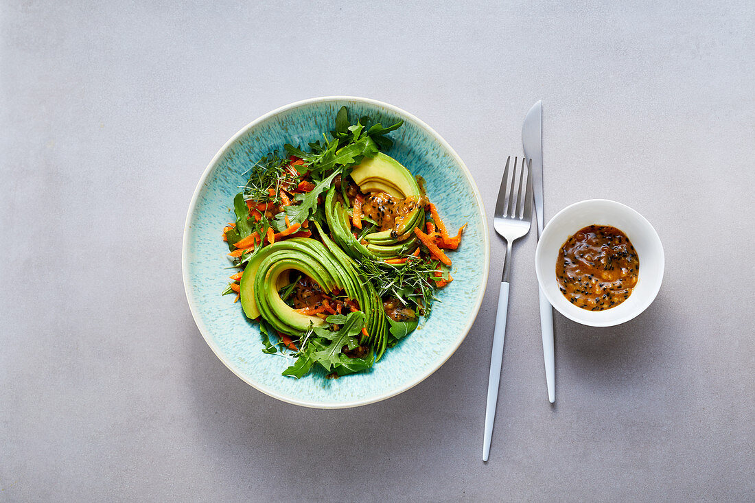 Rocket salad with avocado, mandarin and almond dressing