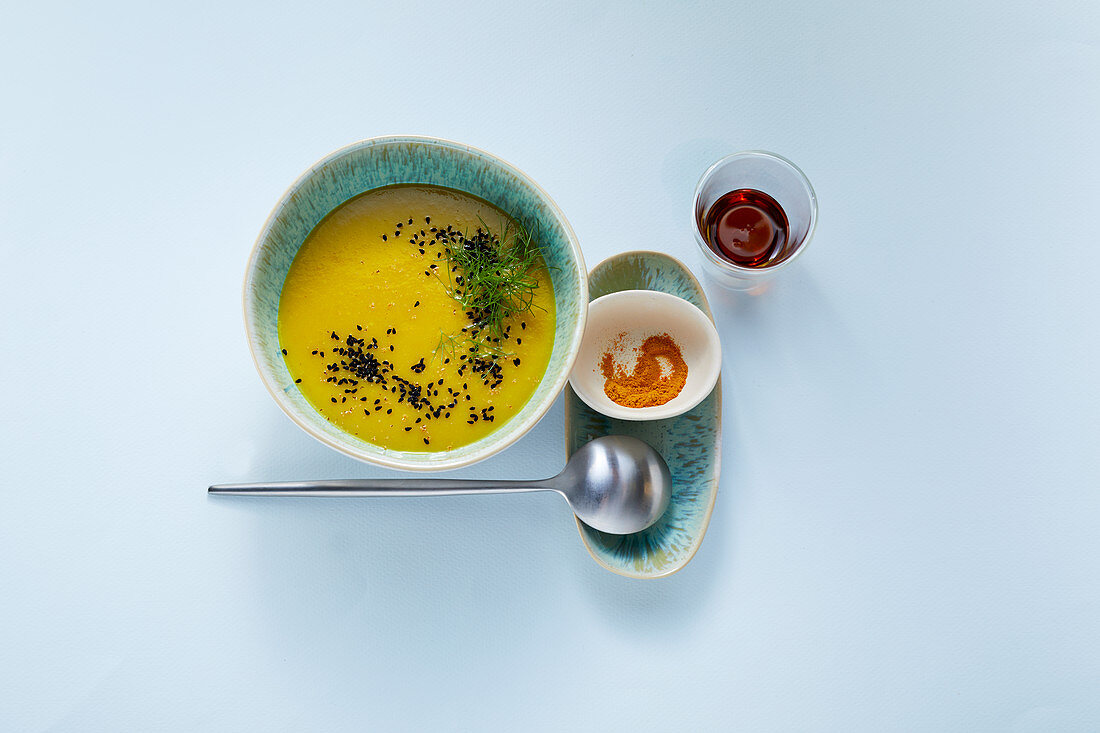 Kartoffel-Fenchel-Suppe mit Kurkuma und Schwarzkümmel