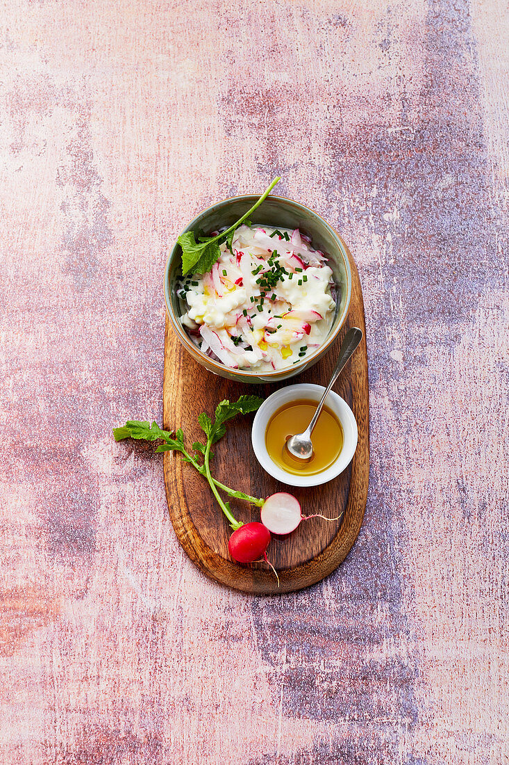 Cottage cheese with radishes