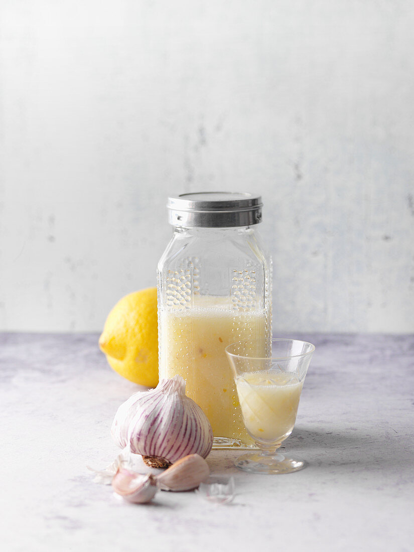 Cardiovascular treatment with lemon, garlic and apple vinegar