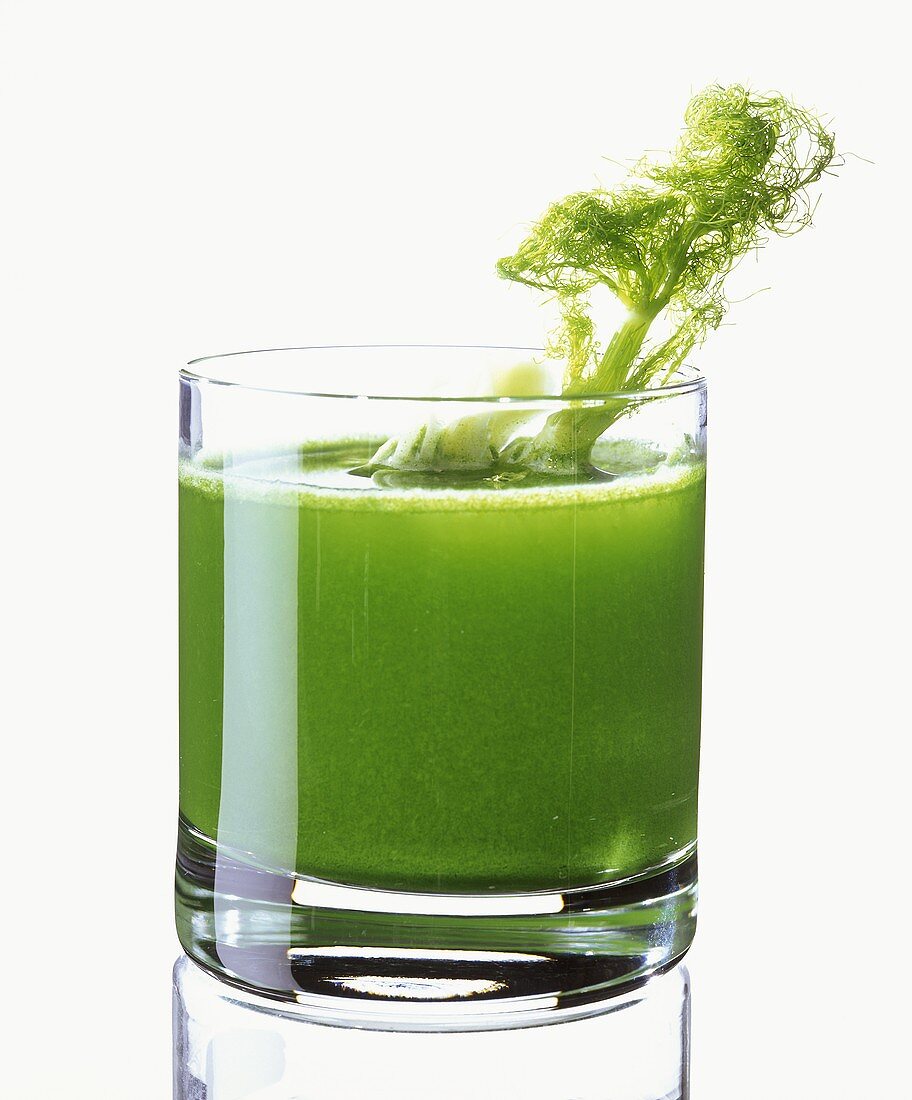 Green fennel juice in glass