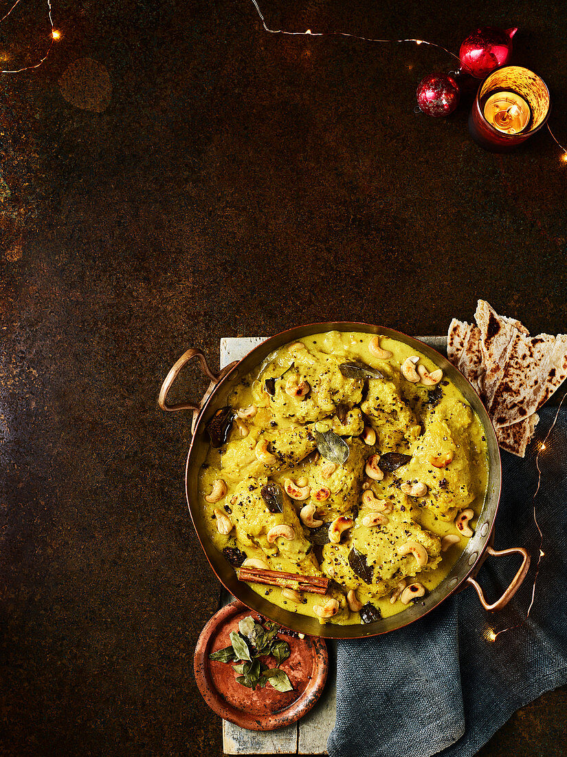 Hähnchen-Cashew-Curry mit Ingwer und Chili (Chertha Kozhi Kari)