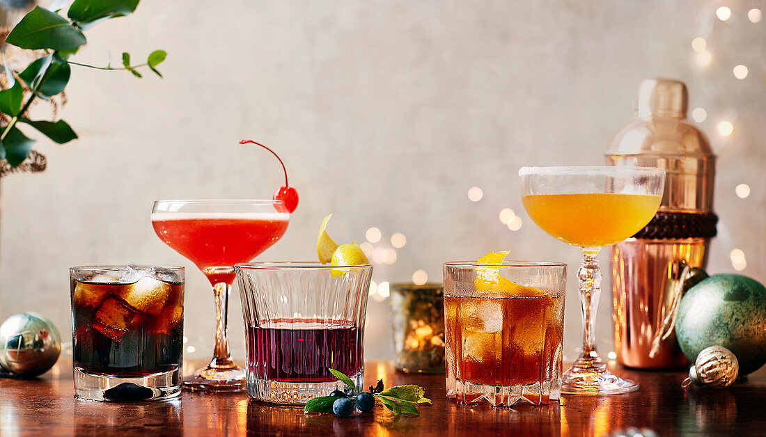 Verschiedene Weihnachtscocktails