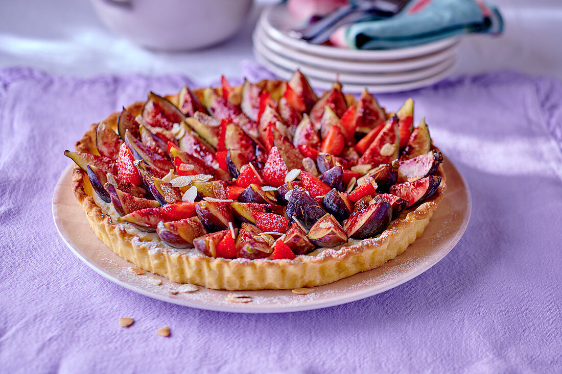 Feigen-Erdbeer-Tarte mit Mandelblättchen