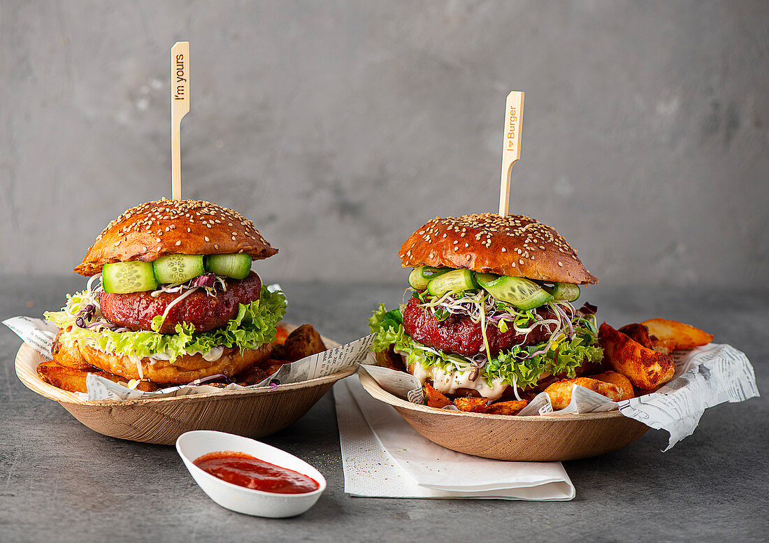 Veggie Burger mit Kartoffelspalten