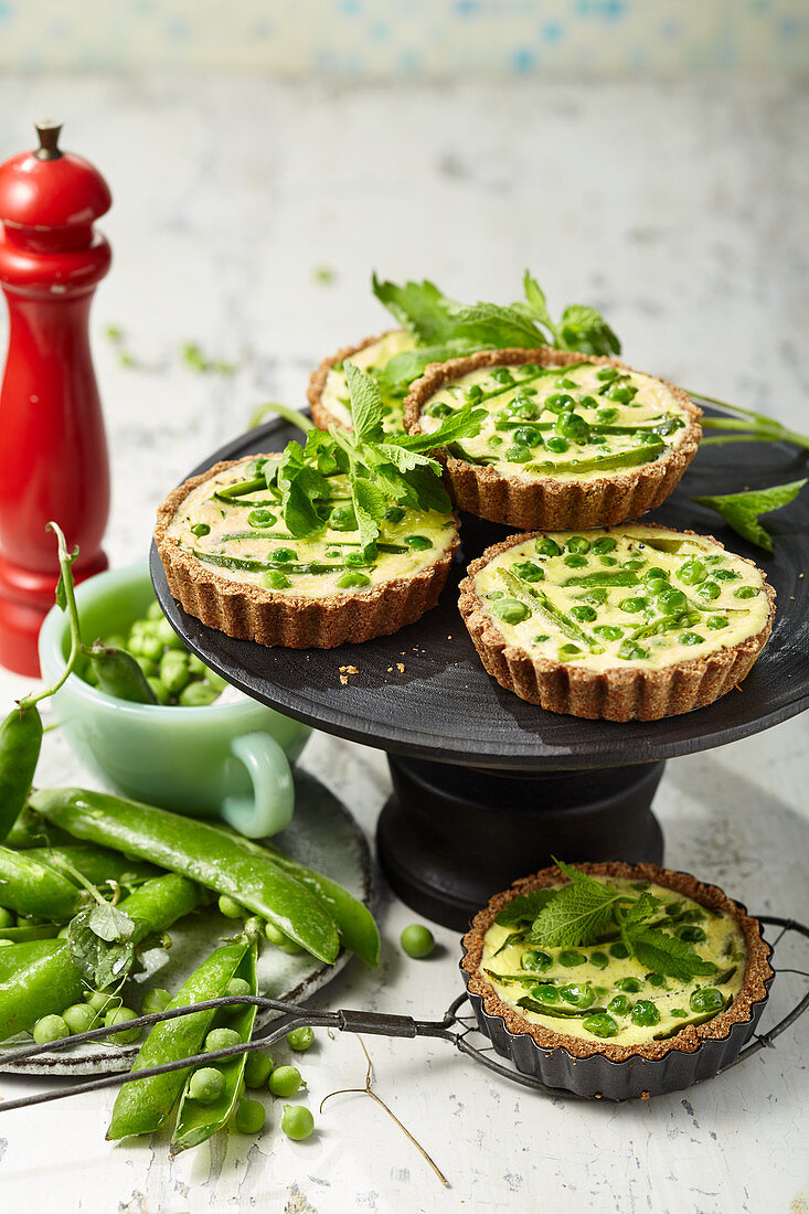 Gluten-free pea tartlets with fresh goat’s cheese
