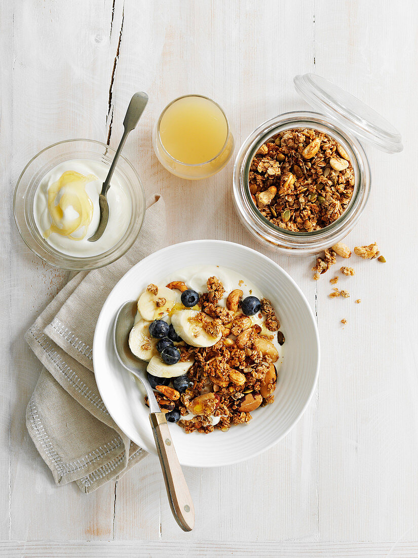 Skinny granola with bananas and blueberries