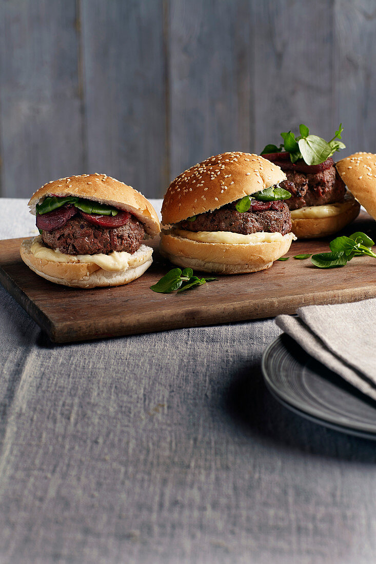 Hamburgers with beetroot