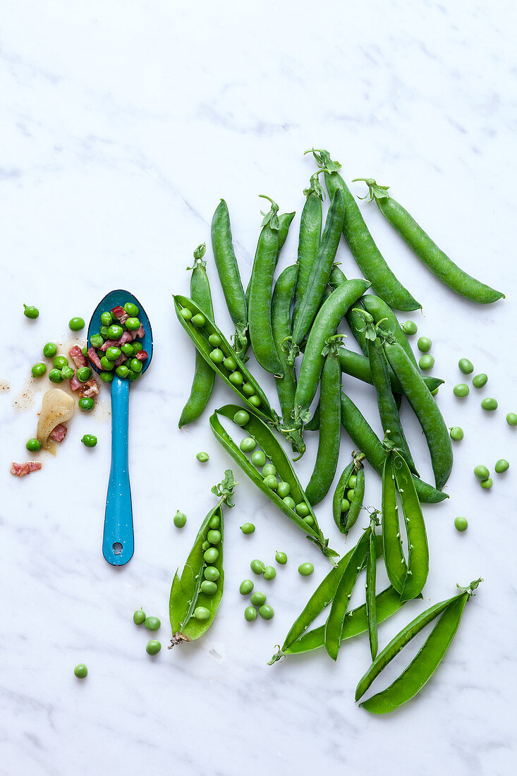 Green peas with diced bacon and pea pods