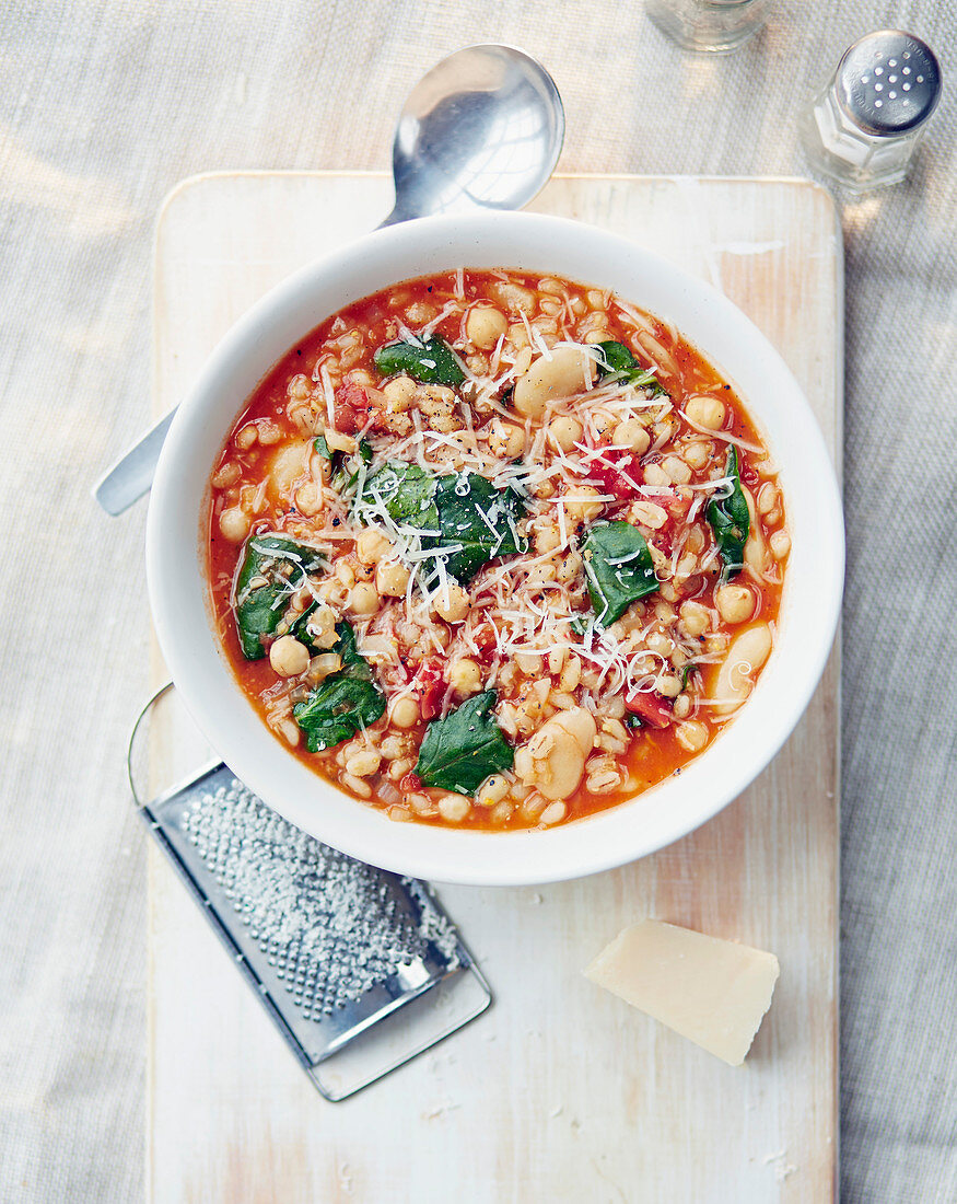 Gerstensuppe mit Bohnen und Kichererbsen