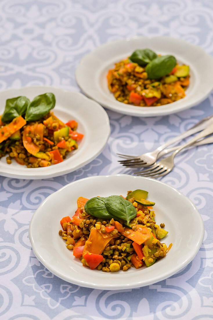 Bunter Linsensalat mit Gemüse