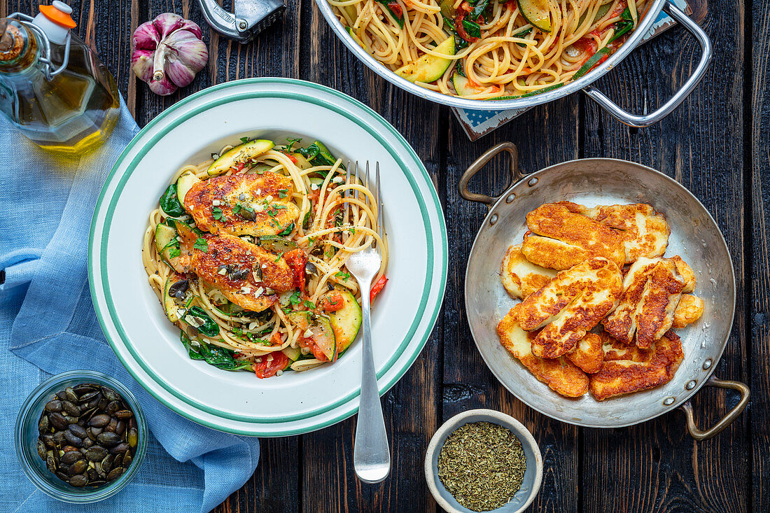 Spaghetti with courgette, spinach, tomatoes and halloumi