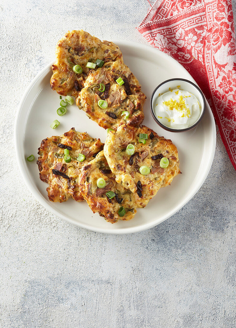 Pikante Puffer mit Schinken und Frühlingszwiebeln