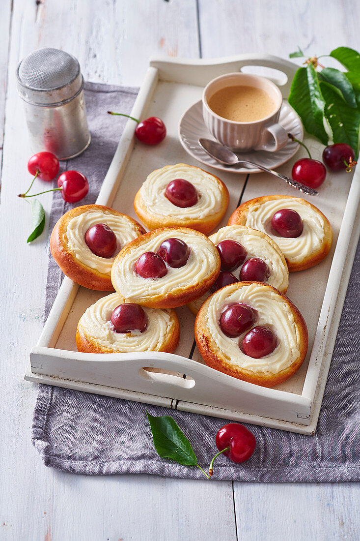 Yeast cakes with cottage cheese and cherries