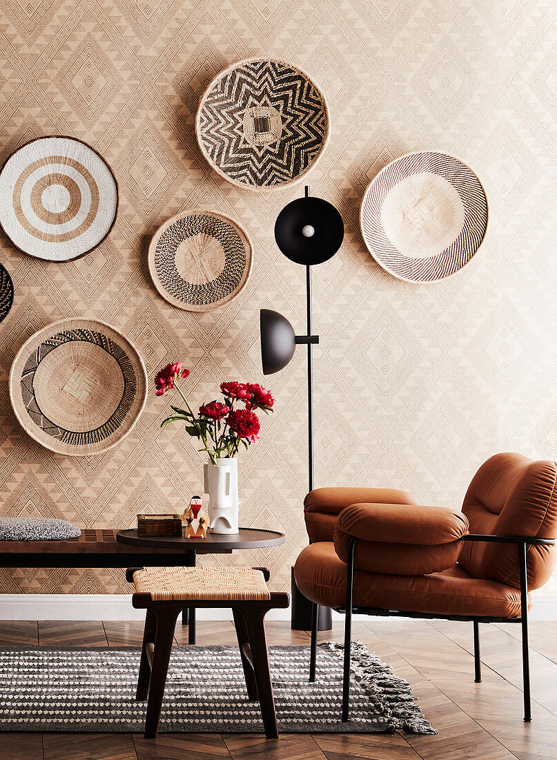 Living room with geometric wallpaper and round baskets decorating wall