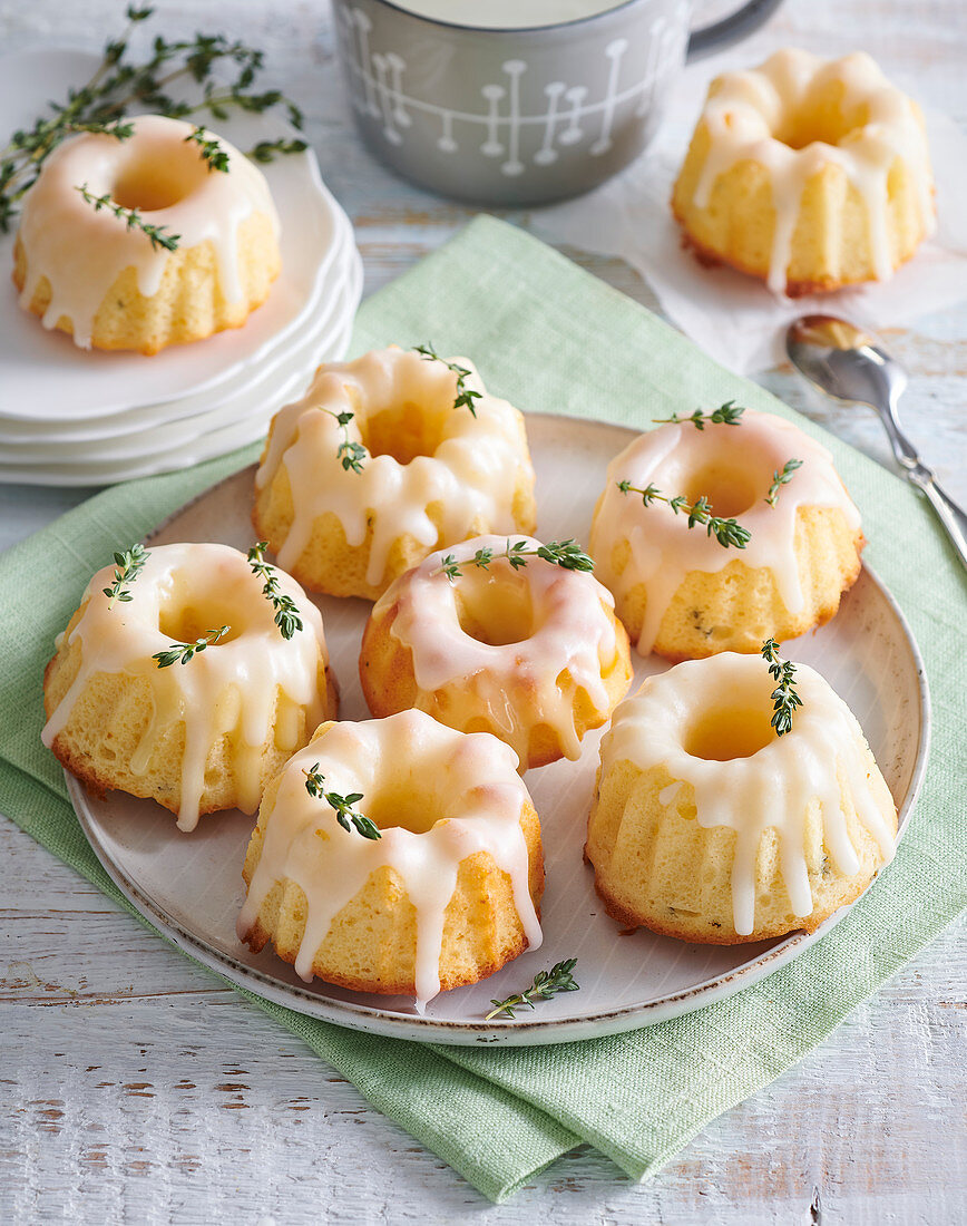 Mini Orangen-Joghurt Bundt-Cakes mit Thymian