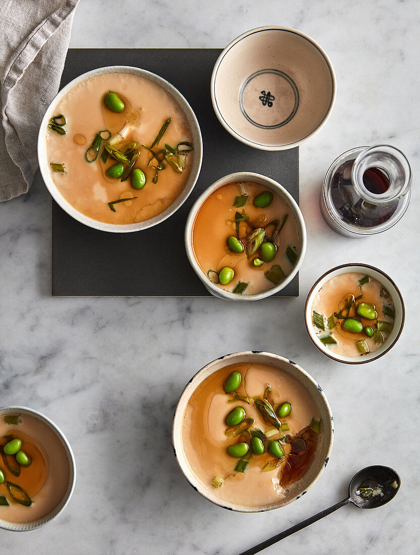 Chawanmushi - gedämpfte Eigericht mit Sojasauce, Dashi, Fischflocken und Mirin