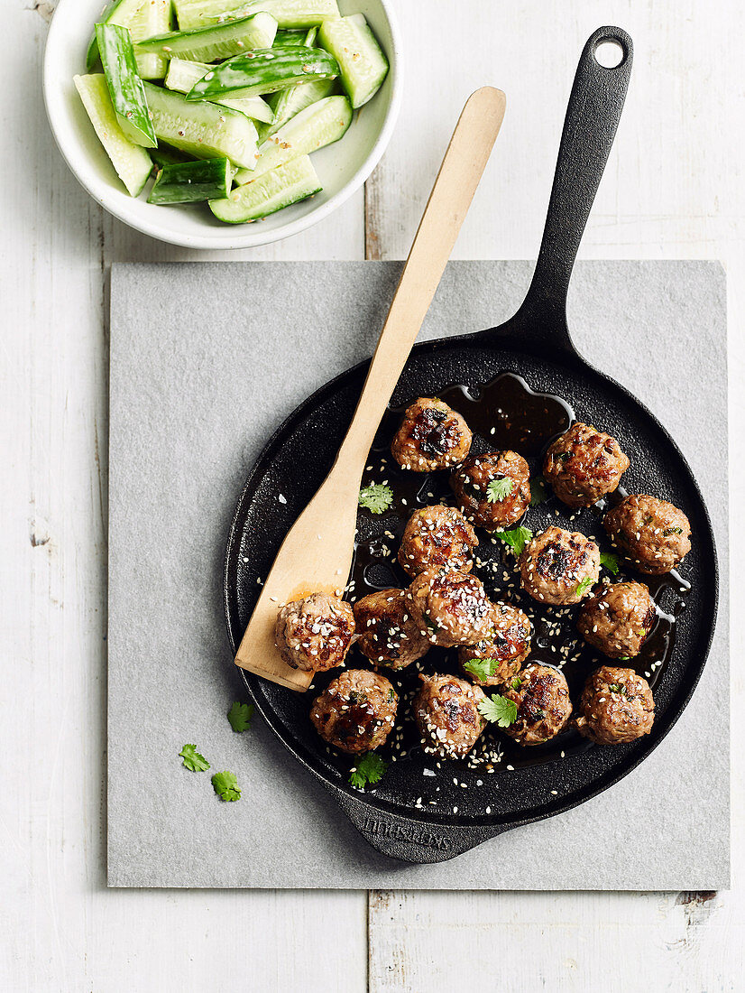 Tsukune - kleine Fleischbällchen nach Yakitori-Art